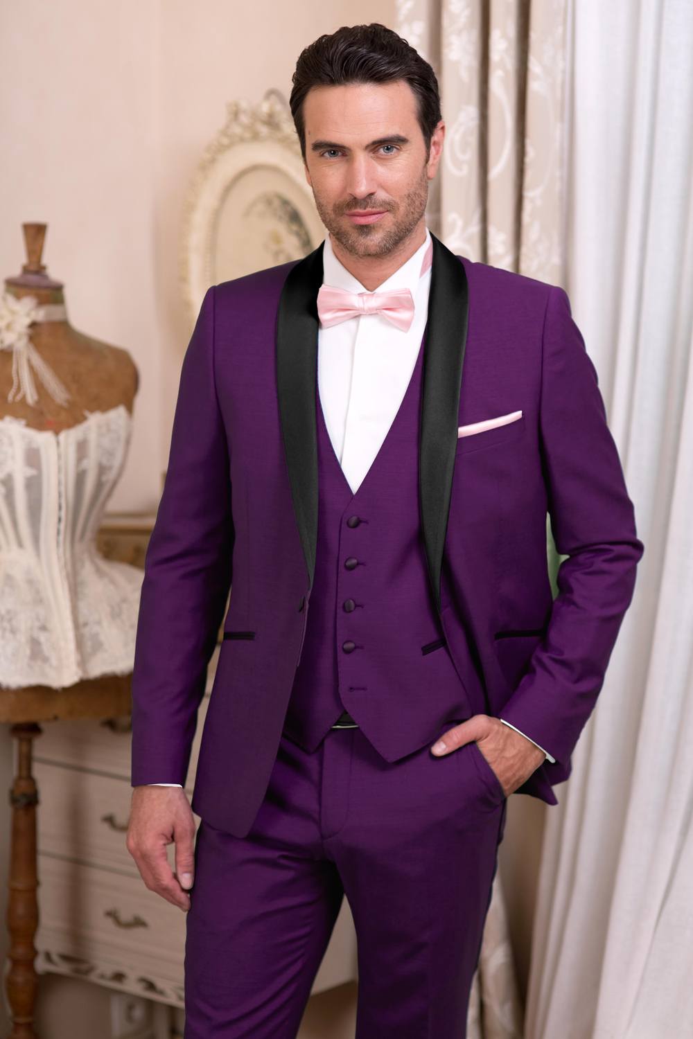 Élégant gilet homme à motif païen or violet costume de mariage royal